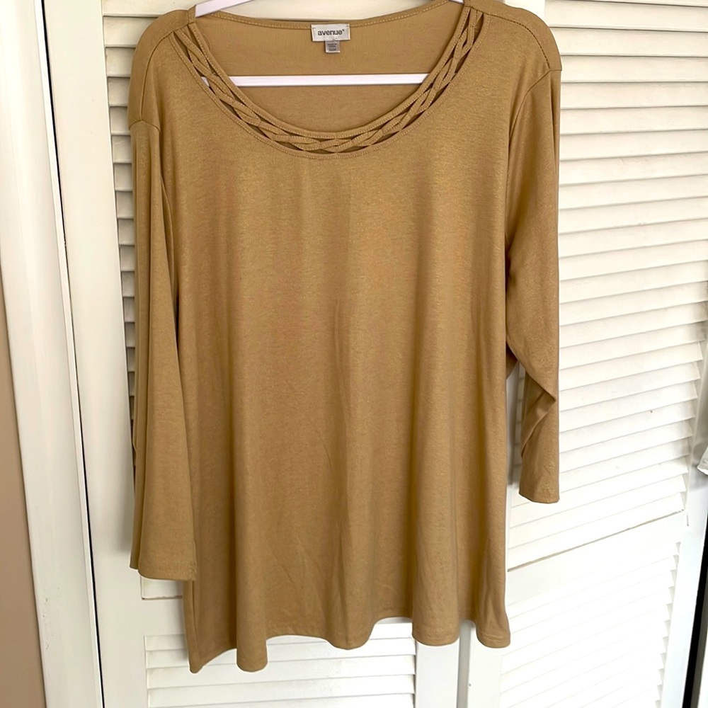 Avenue 22-24 gold metallic top